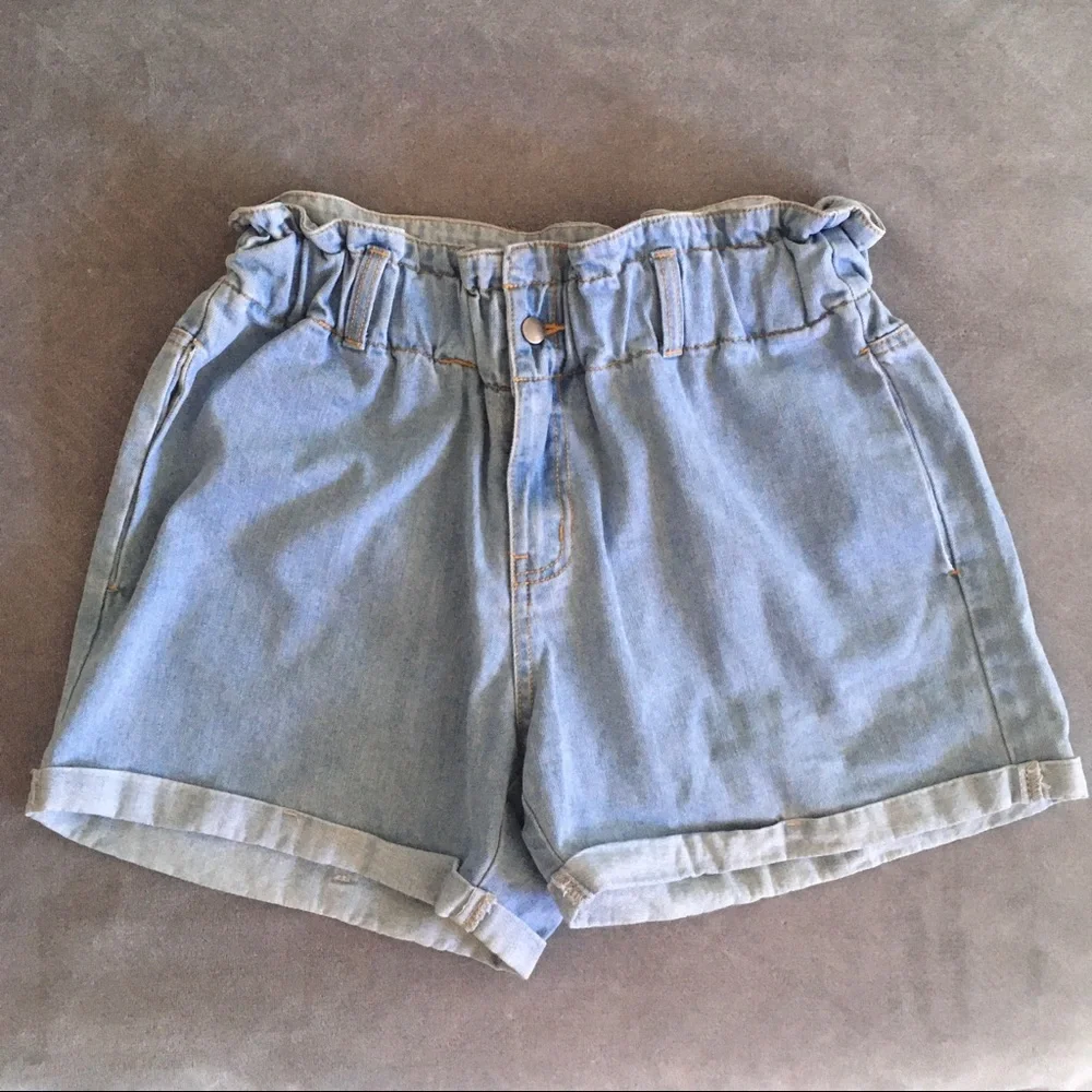 Wide leg Ruffle waist 80’s style shorts - Picture 1 of 5
